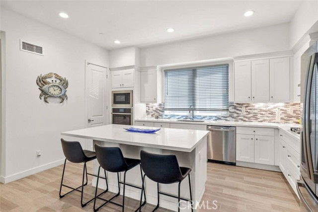 Photo - 985 Doheny Way