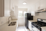 1BR, 1BA - 800SF - Kitchen - 1735 Winona Blvd Apartments