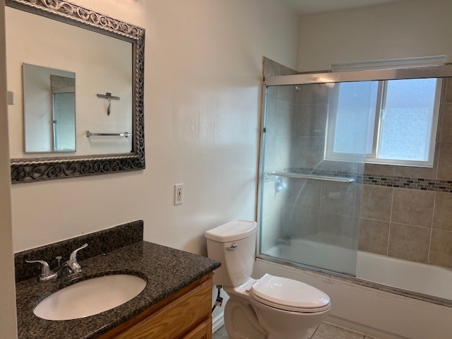 Hall Bath - 5851 Woodman Ave Unit 4