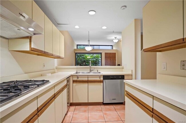 Photo - 500 E Del Mar Blvd