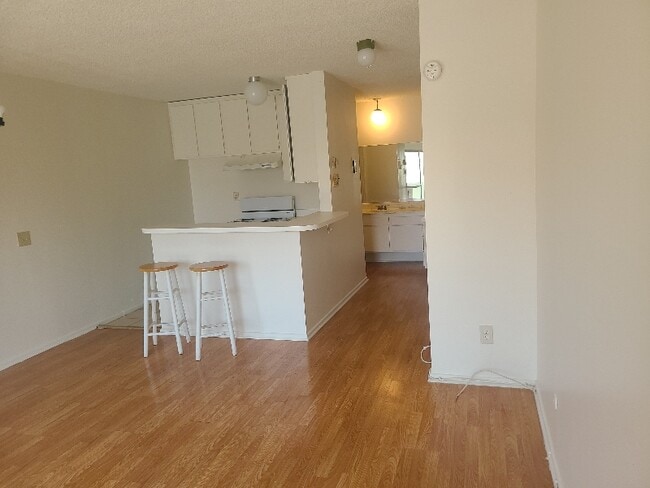 Photo - 160 S El Molino Ave Apartment Unit 112