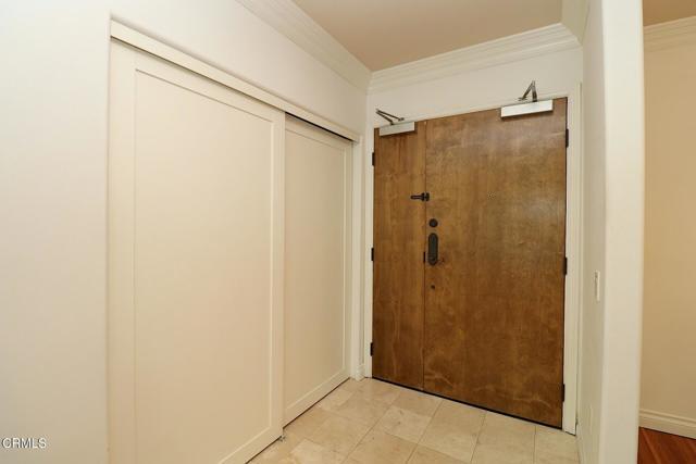 Building Photo - 3855 Ingraham St Unit 204