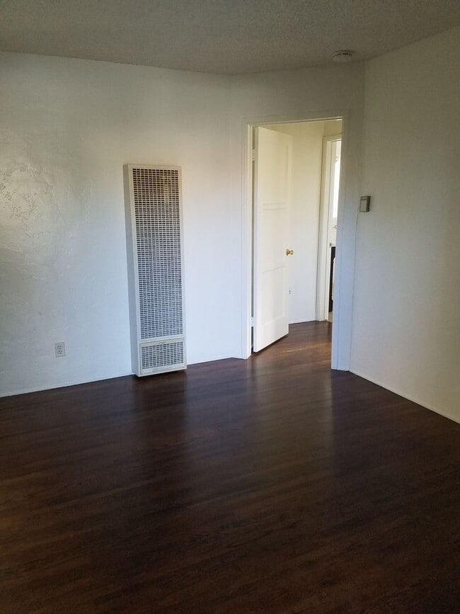 Photo - 3039 Landis St