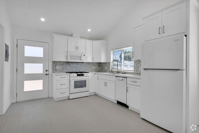 Building Photo - Brand-New Studio Guest House with Modern C...