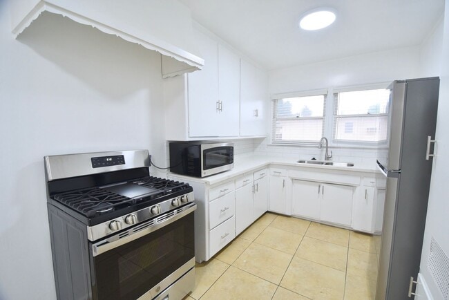 Photo - 5220 Radford Ave Unit 5220-04