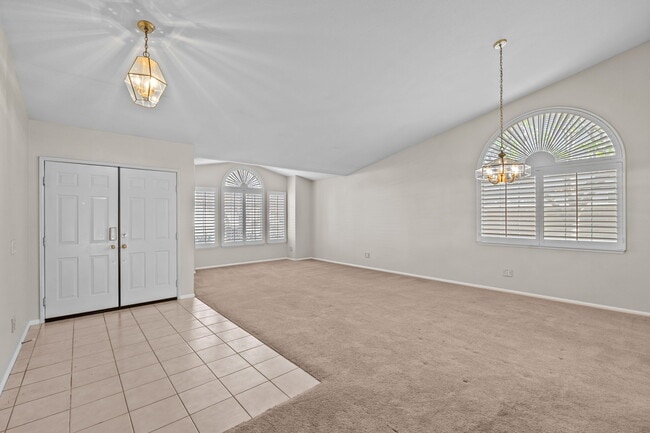 Photo - 620 Walnut Cir