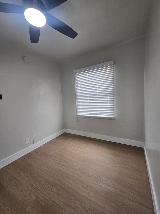 Photo - 10965 S Figueroa St Unit 10