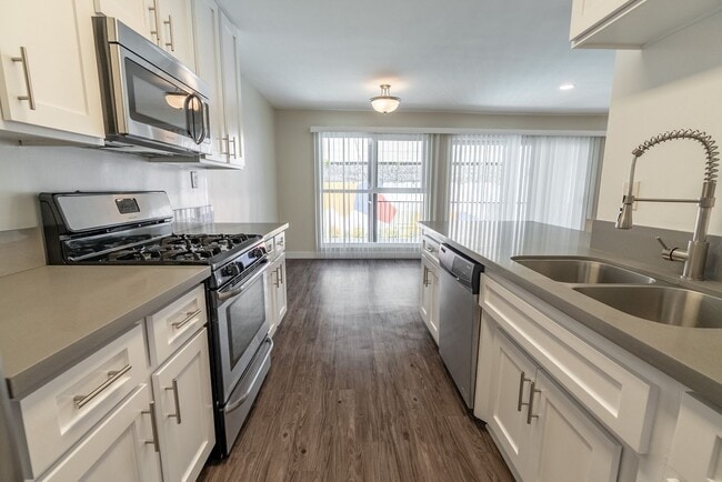 Photo - 1635 North Martel Avenue