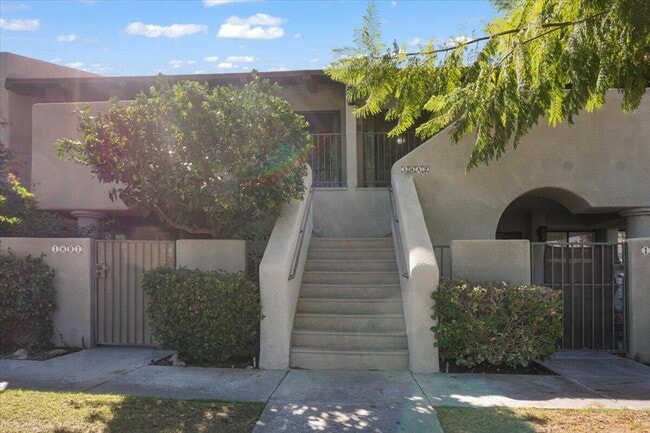 Building Photo - 1150 E Amado Rd Unit 18a2