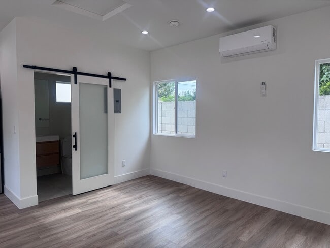 Bathroom barn door - 2320 N Naomi St Unit 101