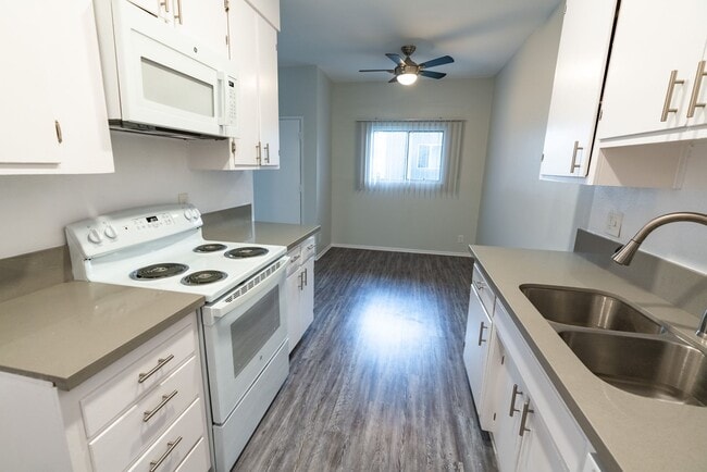 Photo - 18411 Vincennes Street