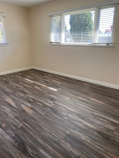 Livingroom - 323 Bond St Unit 323 Bond Street