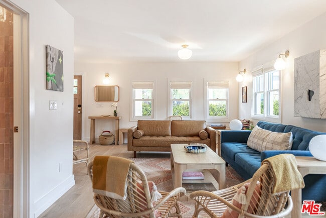 Photo - 825 Superba Ave