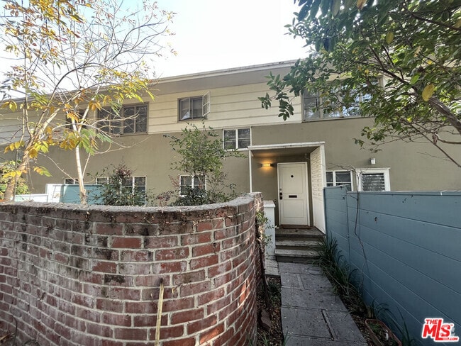 Building Photo - 5162 1/2 Village Green Rental