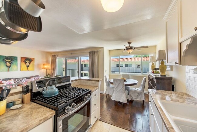 Building Photo - 1720 Ardmore Ave Unit 227