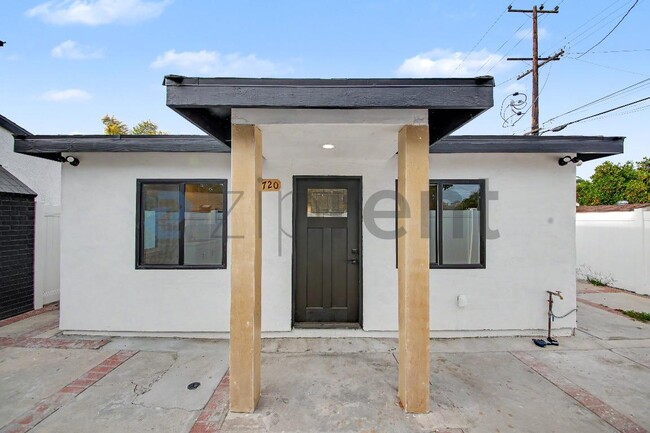 Building Photo - Unit B