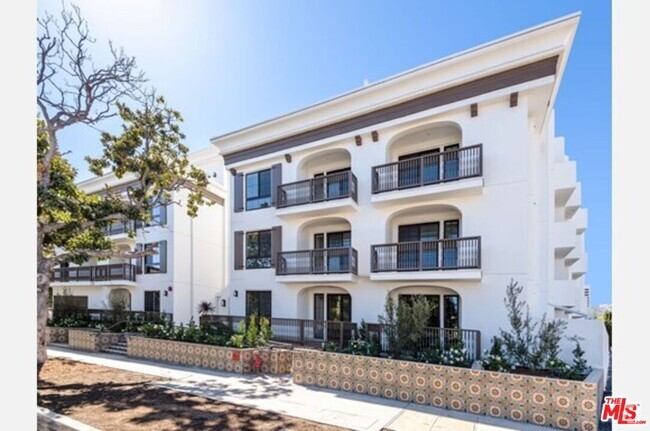 Building Photo - 1819 Kelton Ave Unit ph3 Rental