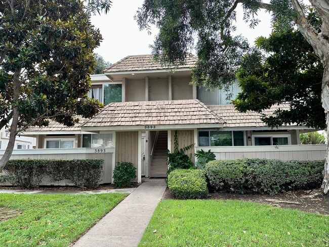 Building Photo - Beautiful 3 Bedroom 2 Bath Condo in Point Loma w/Three Private Patios Unit 2