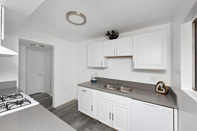 202 Kitchen - Torrance Courtyard Apartments