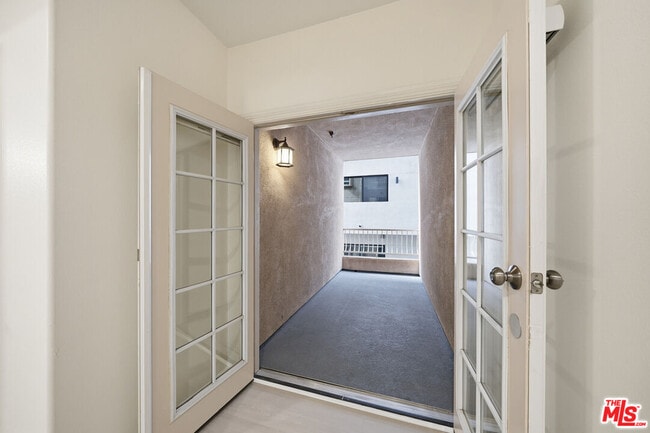 Photo - 1037 S Fedora St Unit 204