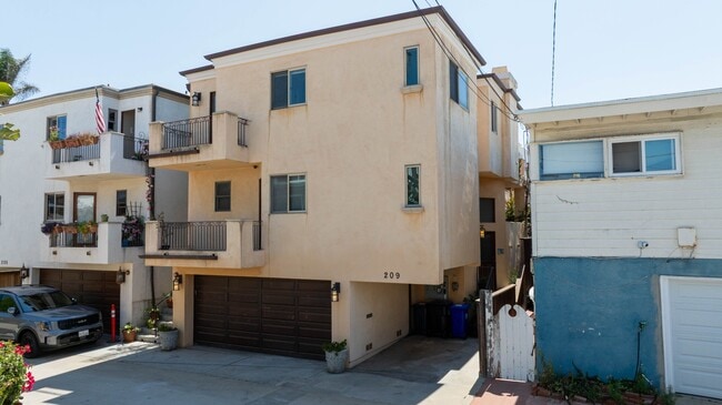Photo - 209 Crest Dr