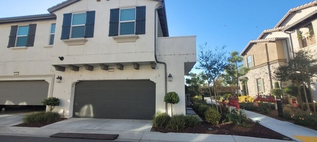 Building Photo - Beautiful condo in Eastvale