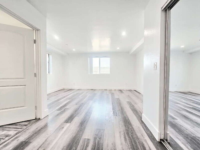 Building Photo - 2855 Cincinnati St Rental