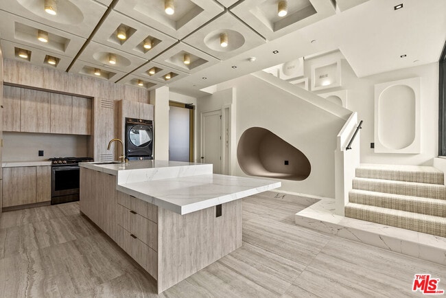 Building Photo - 1021 N Ogden Dr Unit PH 6