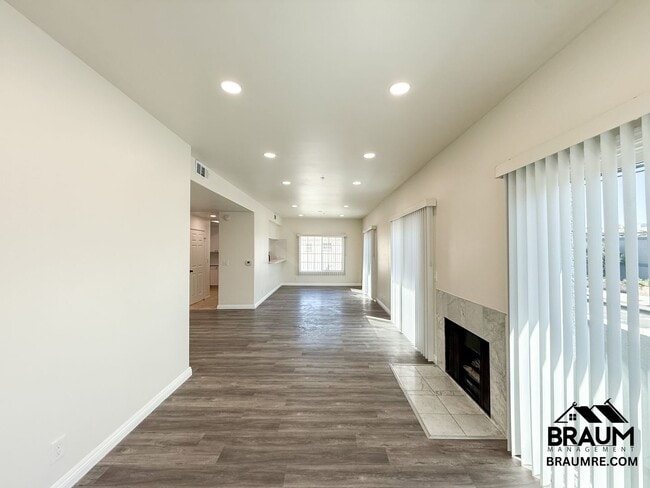 Photo - 11035 Moorpark St Unit 201