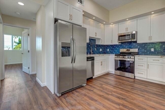 Photo - 17095 Kingsbury St Unit A – Upper-Level Suit