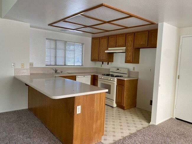 Photo - Single story 3 bed, 2 bath Moorpark home with yard