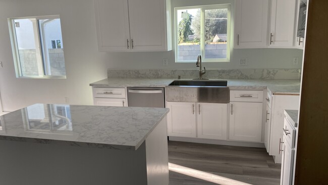 Photo - 465 S Ford Blvd