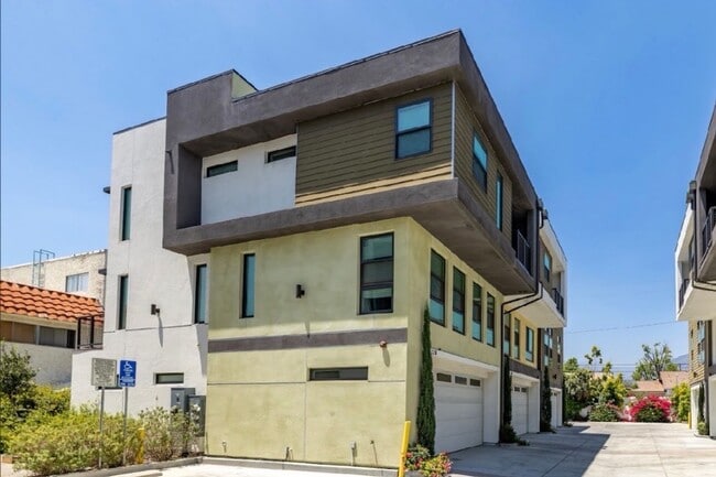 Building Photo - 721 W Duarte Rd Unit B