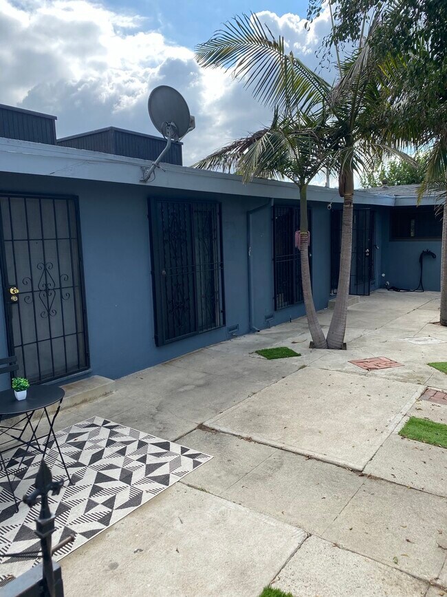 Photo - 2916 W Century Blvd Unit 02