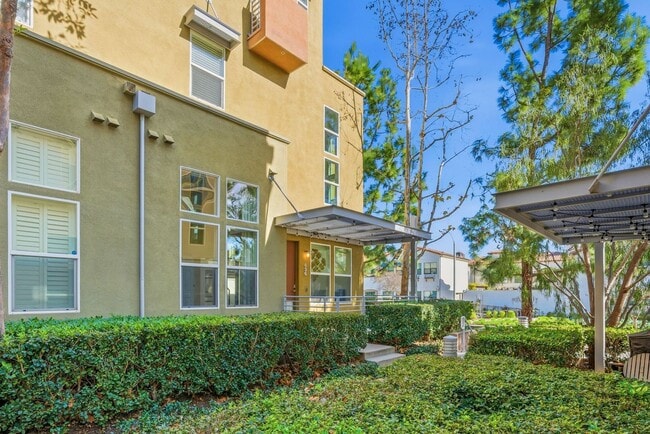 Photo - Designer-Upgraded Condo with Loft in Prime Location!