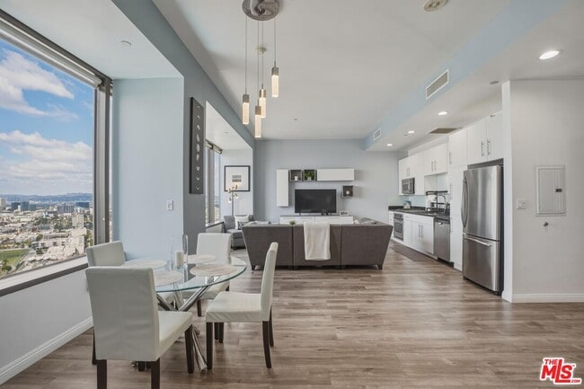 Photo - 1100 Wilshire Blvd Unit 2201