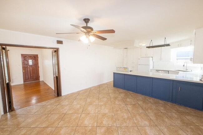 Building Photo - Single Family Home - 3BR/1BA - Large Yard