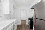1BR, 1BA - 675SF - Kitchen - 636 E. 97th St.