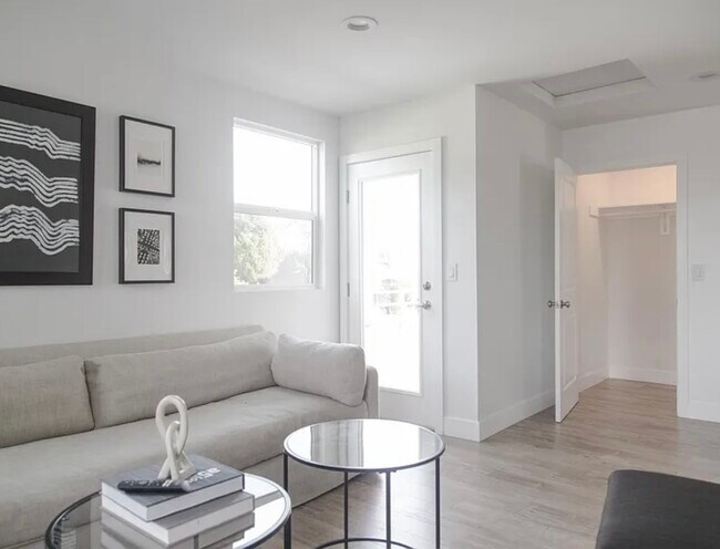 Photo - 10826 Morrison St Unit 10826 1/2 Morrison