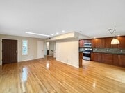 Photo - Beautiful 3BD/3BA Townhouse in Fashion Val...