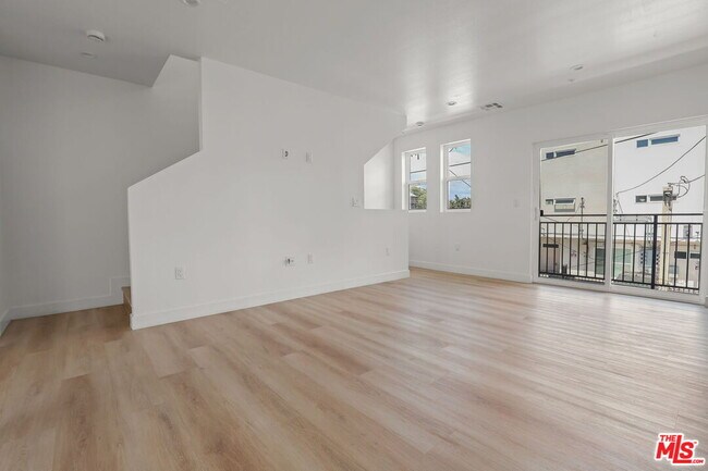 Photo - 1261 Browning Blvd