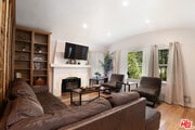 Photo - 517 N Poinsettia Pl House
