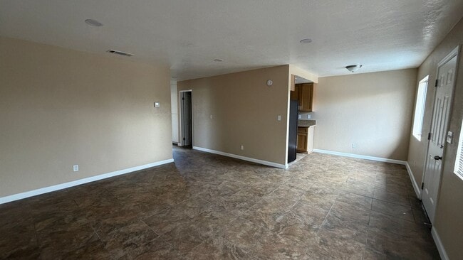 Building Photo - Two Bedroom One Bathroom Apartment in San Bernardino! Unit 4