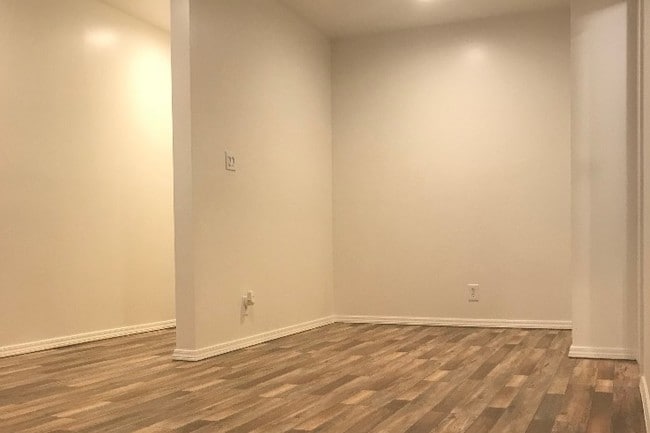 Living Space-2 - 131 S Ave 63 Unit 23