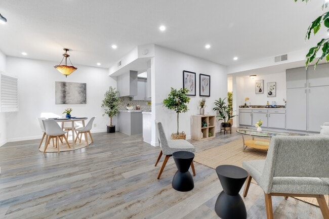 Photo - 13331 Moorpark St Unit 206