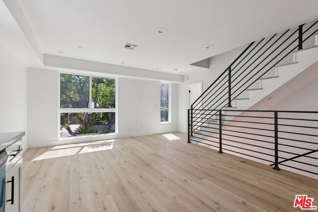 Photo - 2113 Holly Dr Unit 1/2