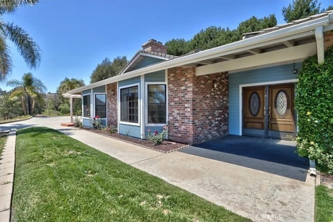 Photo - 3456 Los Sicomoros Ln