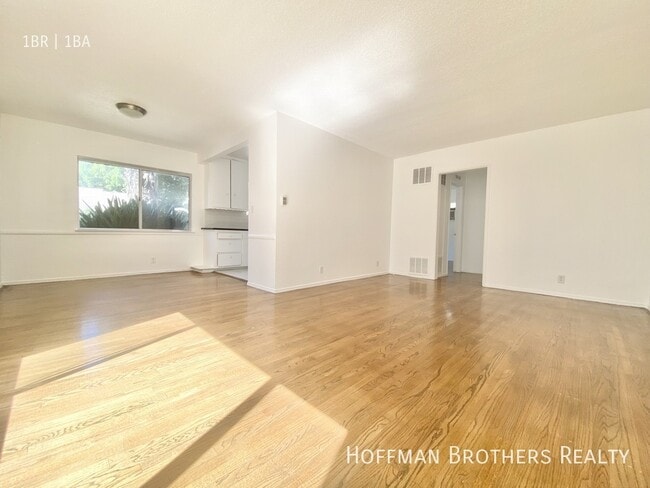 Photo - 1162 N Orange Grove Ave Unit 3