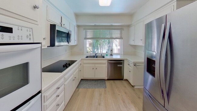 Building Photo - 3663 San Remo Dr
