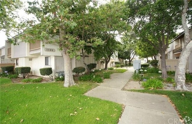 Building Photo - 1105 W Cypress Ave Unit I Rental
